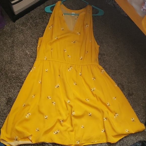 Yellow Dress - Picture 1 of 1